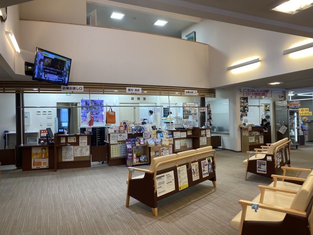 フロンティア店には、調理設備を備えた栄養部の拠点があり、食育活動なども行っています